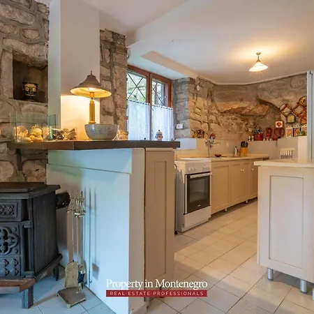 Stone House Rezevici Budva 포드고리차
