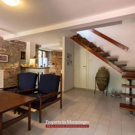 펜션 Stone House Rezevici Budva 포드고리차