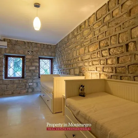 Stone House Rezevici Budva בית נופש