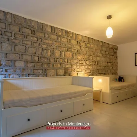 בית נופש Stone House Rezevici Budva